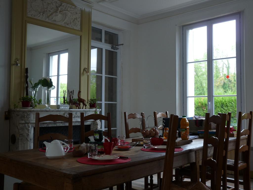 Le Betrot Bed and Breakfast Estissac Exteriör bild