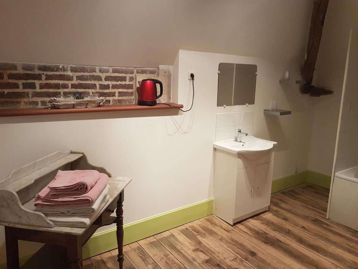 Le Betrot Bed and Breakfast Estissac Exteriör bild