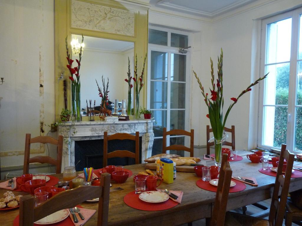 Le Betrot Bed and Breakfast Estissac Exteriör bild