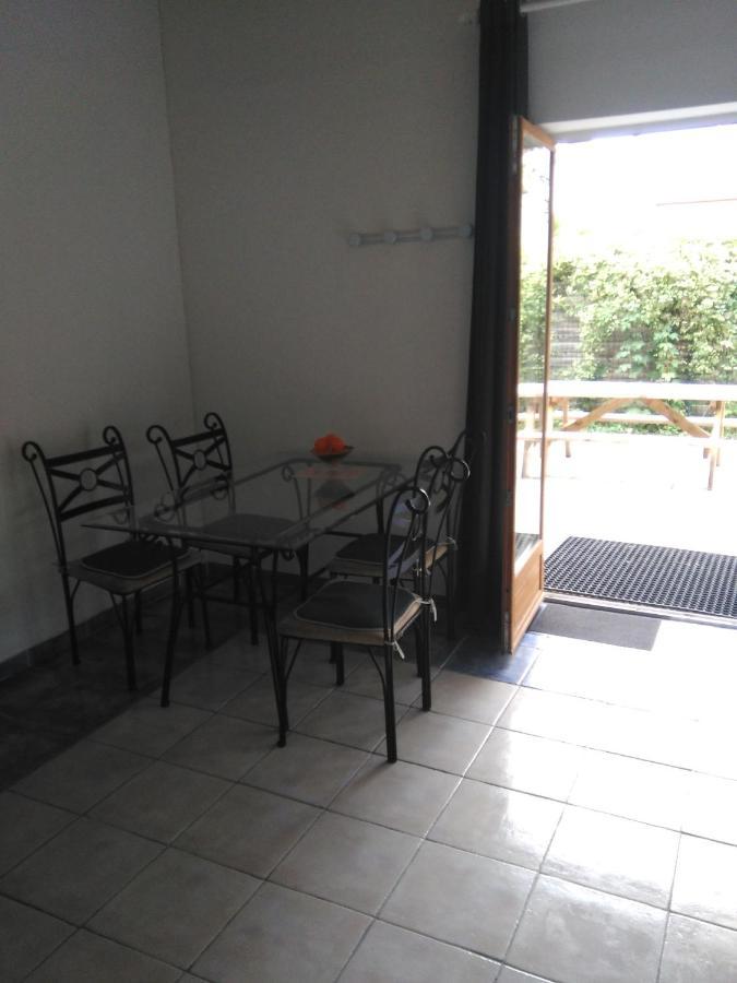 Le Betrot Bed and Breakfast Estissac Exteriör bild