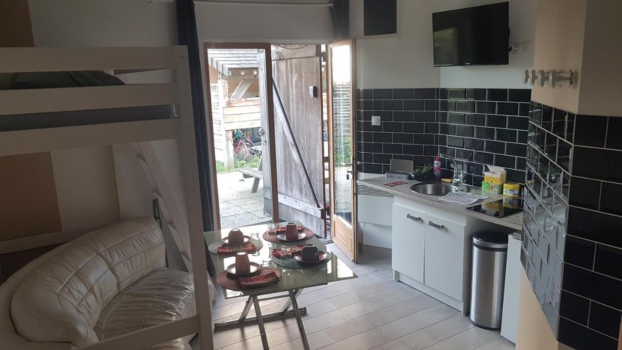 Le Betrot Bed and Breakfast Estissac Exteriör bild