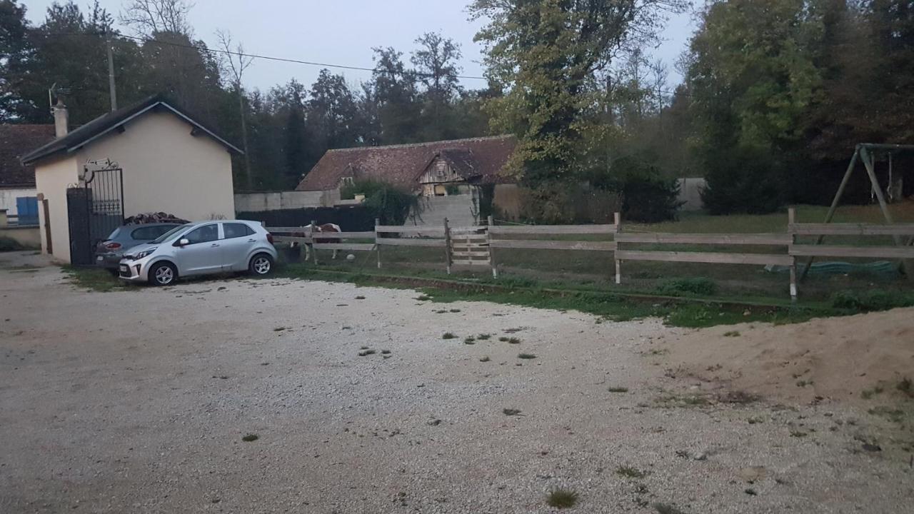 Le Betrot Bed and Breakfast Estissac Exteriör bild