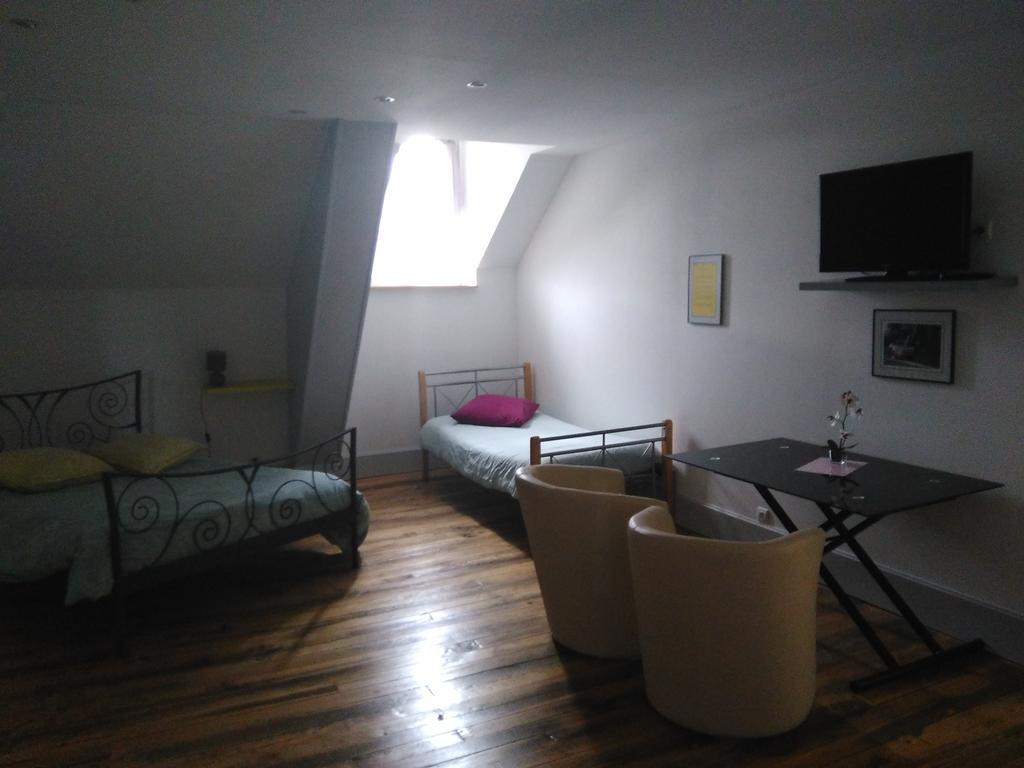 Le Betrot Bed and Breakfast Estissac Exteriör bild
